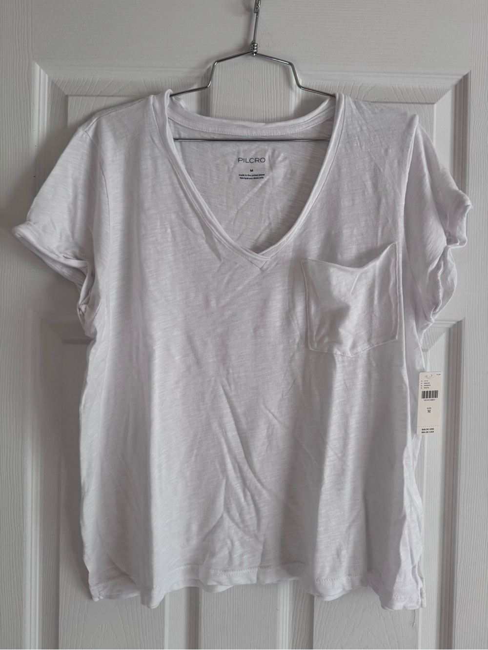 Pilcro White V-Neck Pocket Tee - Relaxed Short Sleeve. Size M